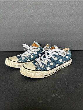 Blue and white polka dot converse sneakers women’s size 6